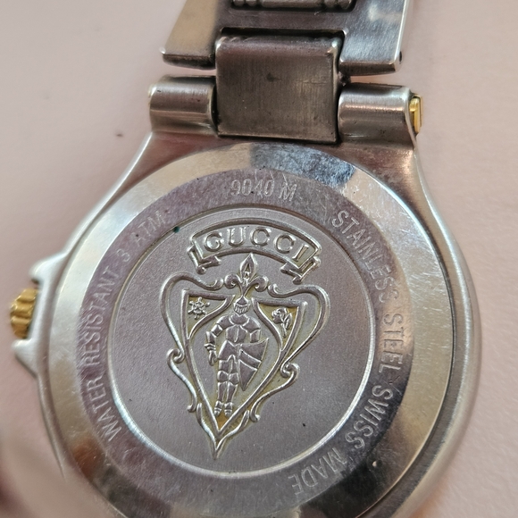 Gucci 9040M Two-Tone Gold And Silver Stainless Steel Swiss Made Mens Watch - Picture 4 of 6